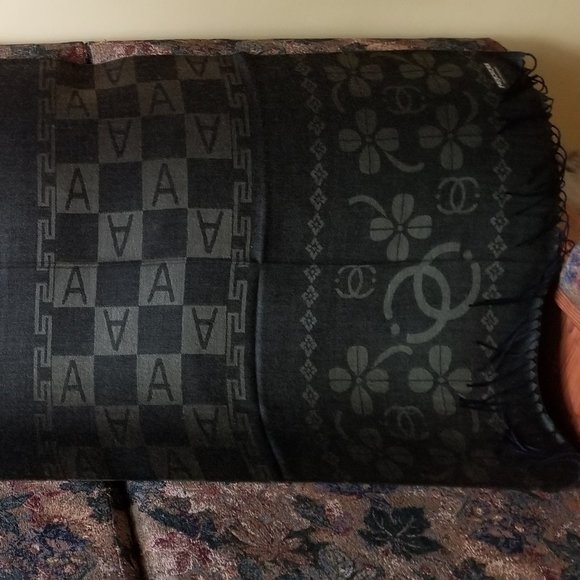 NWT various patterns, cashmere scarf, lucky 4 leaf clover, dk green/gold/black - Picture 10 of 10